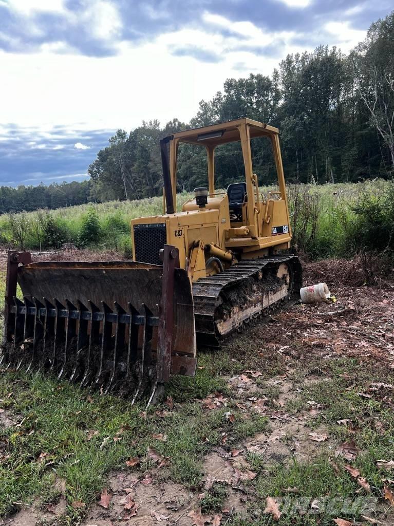 CAT D 3 B ブルドーザー