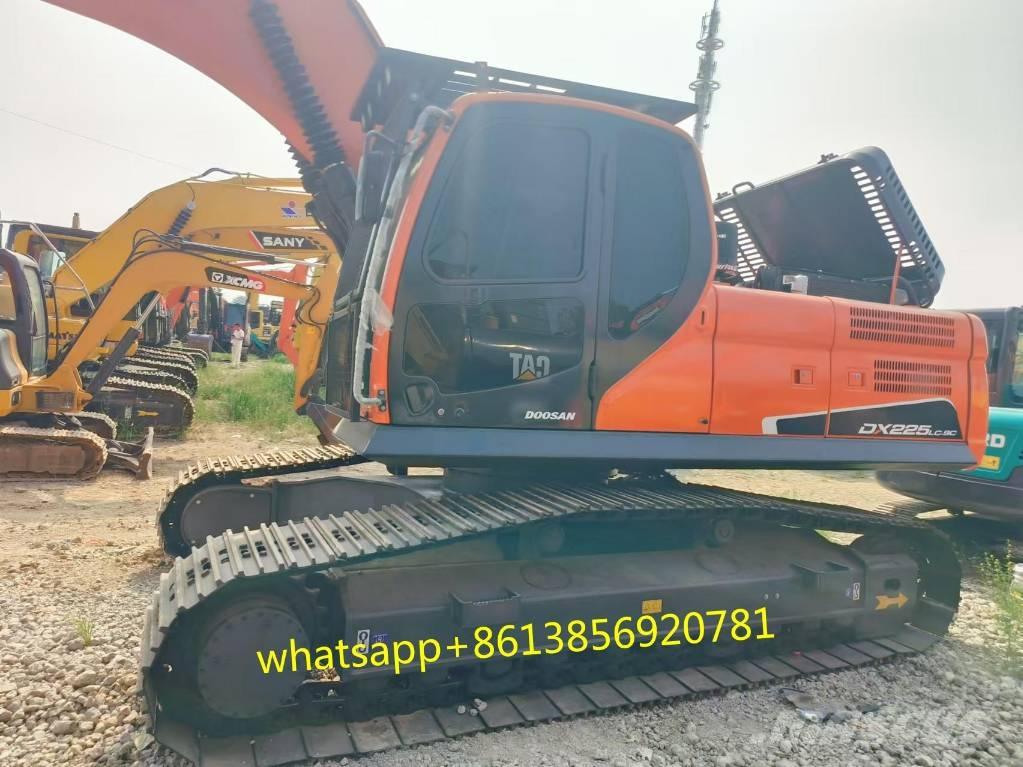 Doosan DX 225 大型油圧ショベル12t以上（パワーショベル・ユンボ）