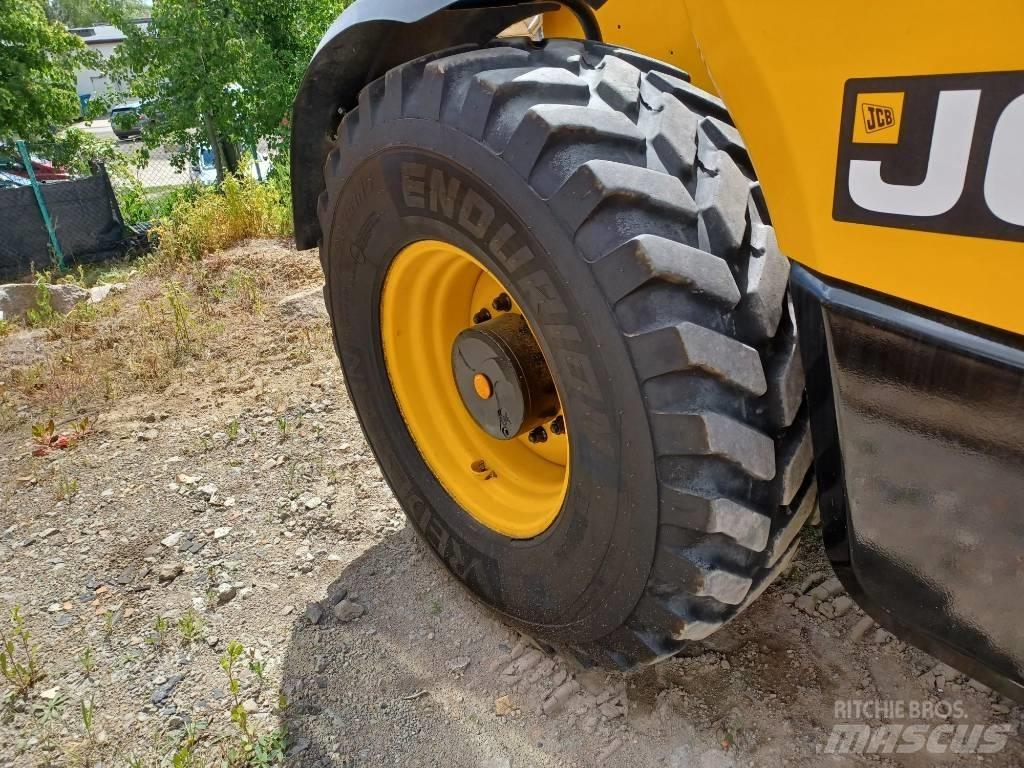 JCB 560-80 Agri Plus テレスコーピックハンドラー
