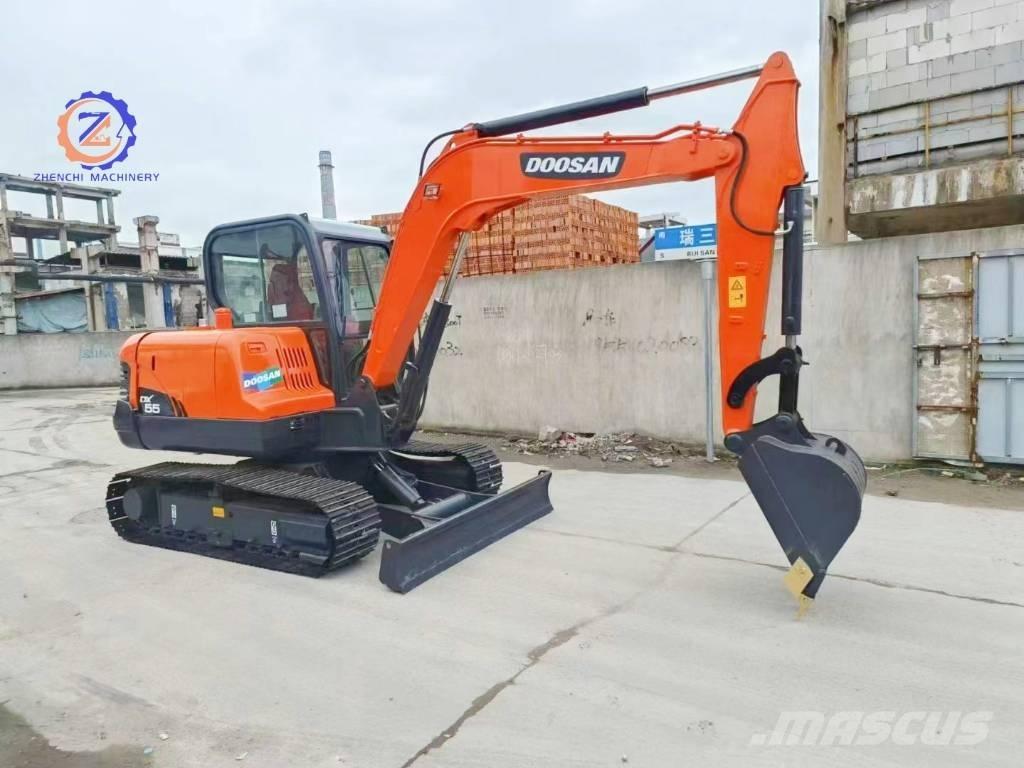 Doosan DX 55 ミニ油圧ショベル 7t以下（ミニユンボ・ミニディガー）