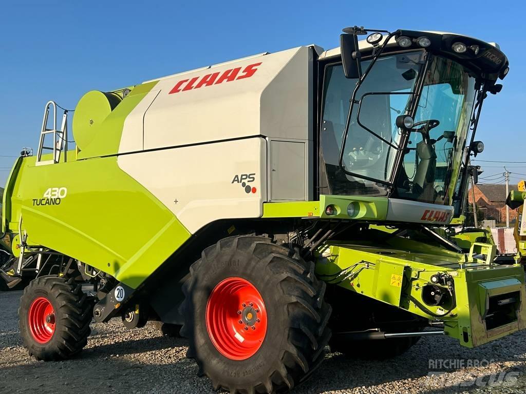 CLAAS Tucano 430 コンバイン