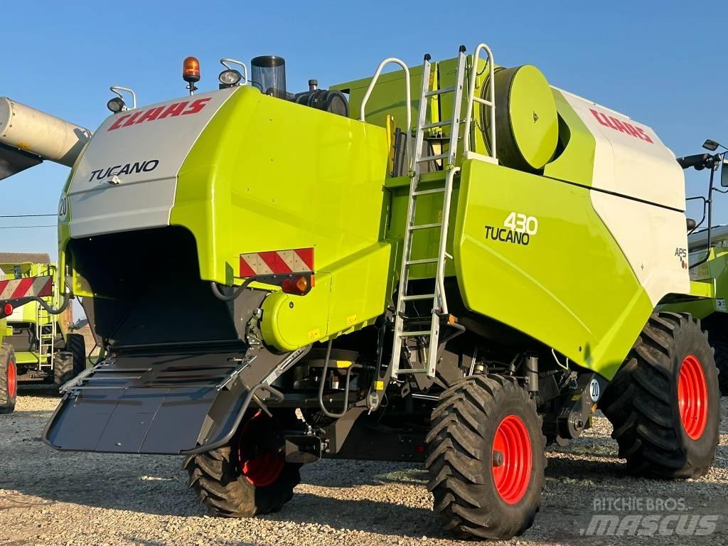 CLAAS Tucano 430 コンバイン
