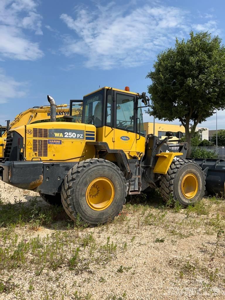 Komatsu WA 250 PZ-6 ホイールローダー・タイヤショベル