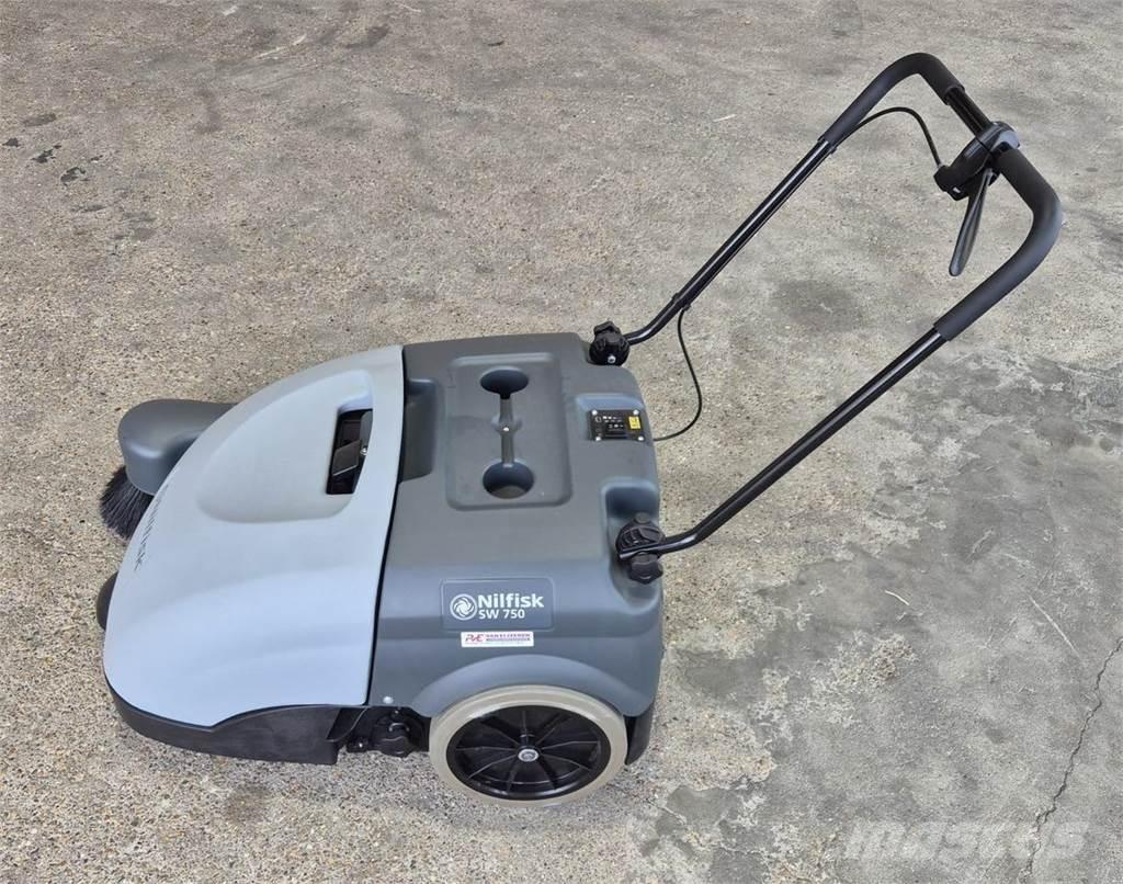 Nilfisk SW 750 路面清掃機