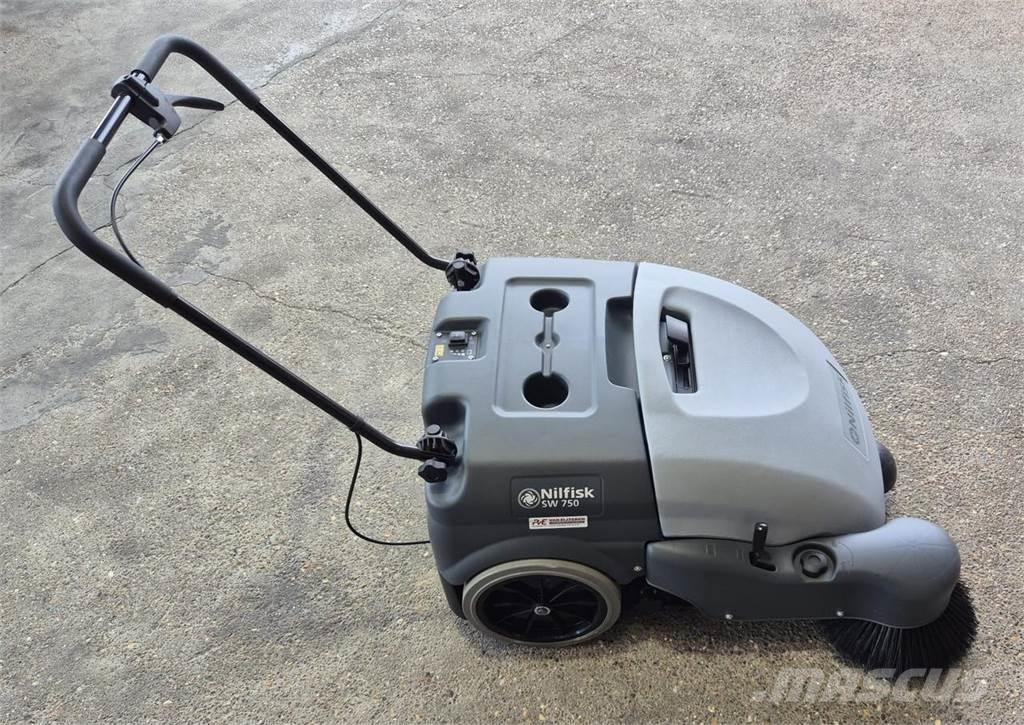 Nilfisk SW 750 路面清掃機
