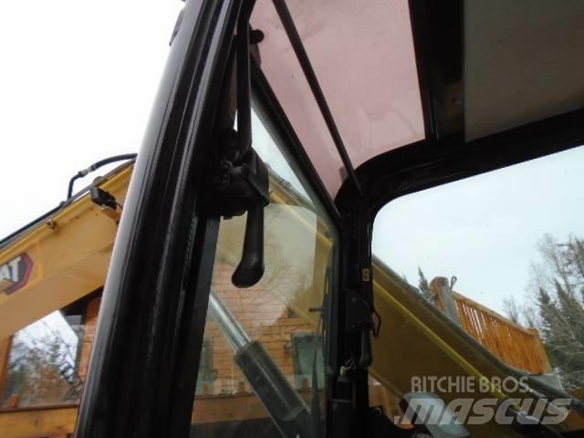 CAT 307 E2 大型油圧ショベル12t以上（パワーショベル・ユンボ）
