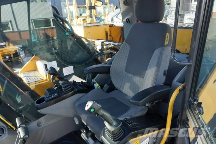 Volvo EC 250 E NL 大型油圧ショベル12t以上（パワーショベル・ユンボ）