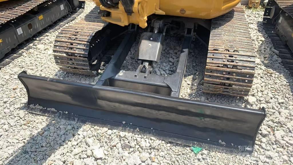 CAT 304 C CR ミニ油圧ショベル 7t以下（ミニユンボ・ミニディガー）