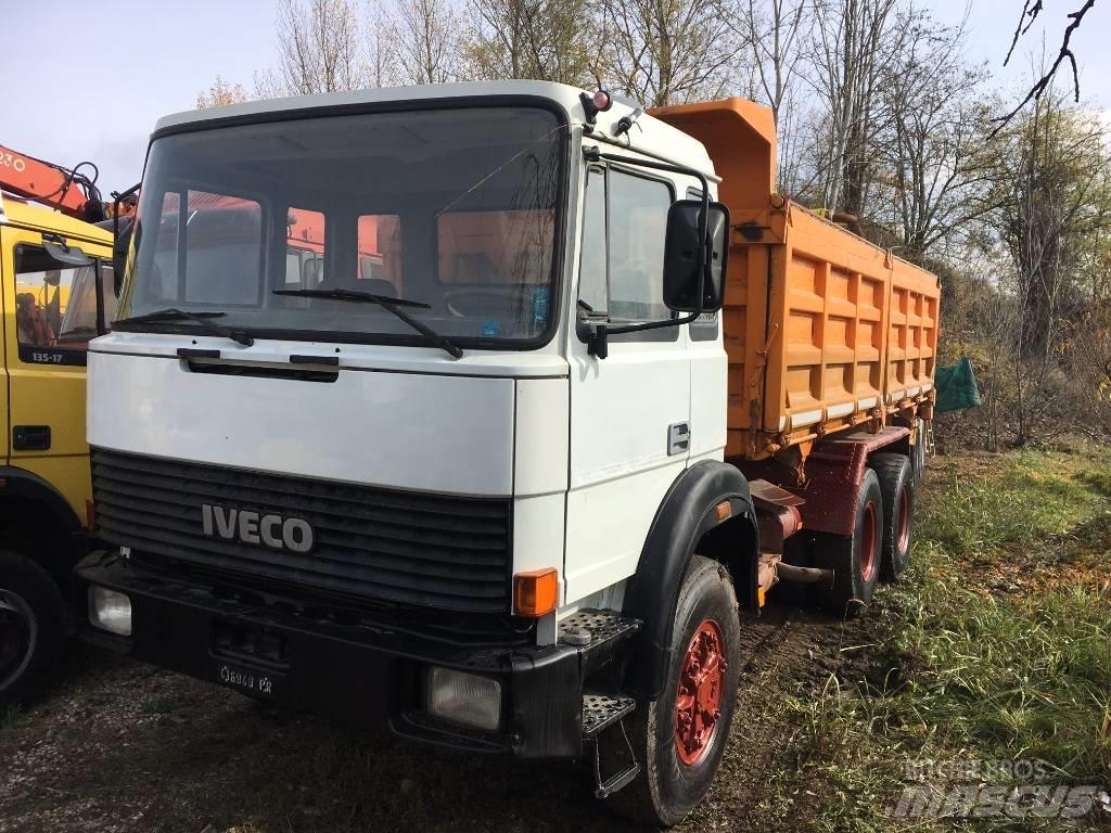 Iveco 330-26 ダンプ