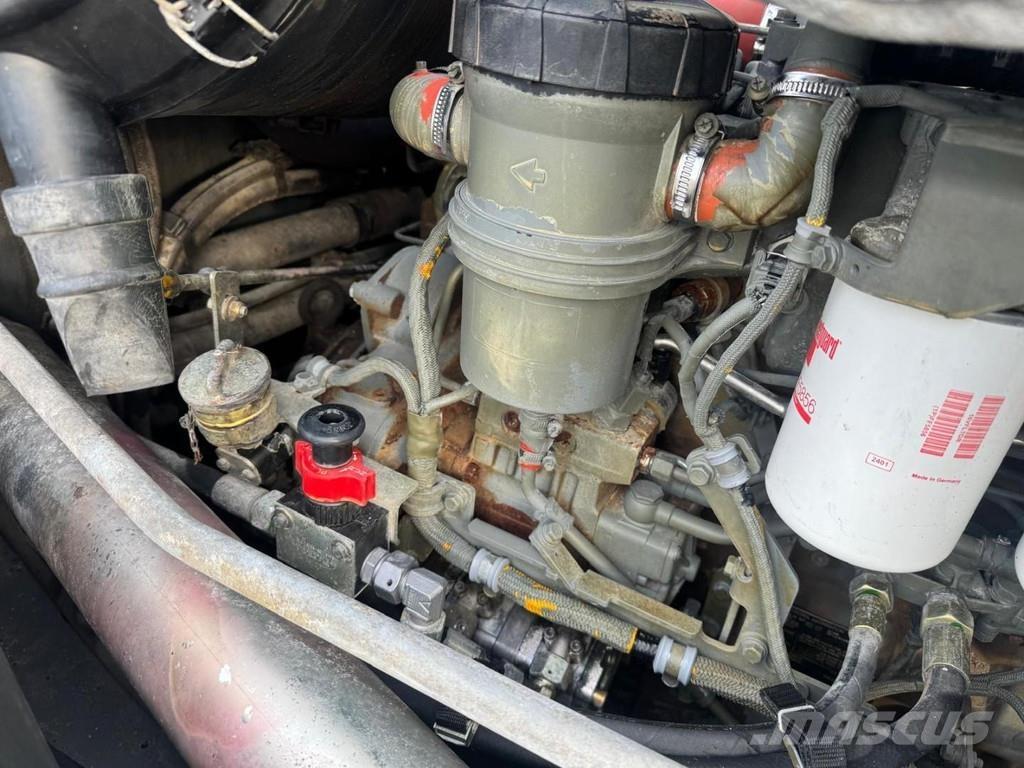 Sennebogen 818M 廃棄物／工業産廃処理機