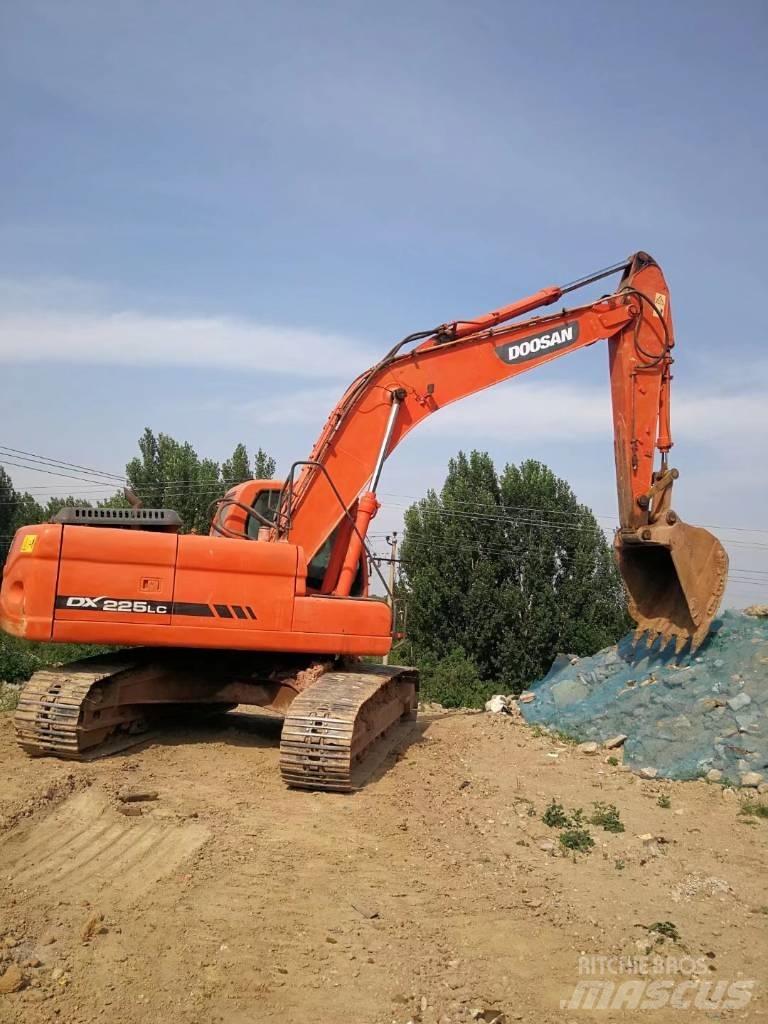 Doosan dx225 大型油圧ショベル12t以上（パワーショベル・ユンボ）
