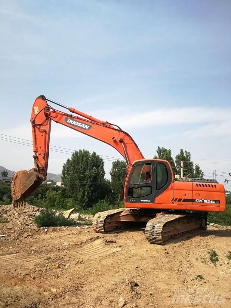 Doosan dx225 大型油圧ショベル12t以上（パワーショベル・ユンボ）
