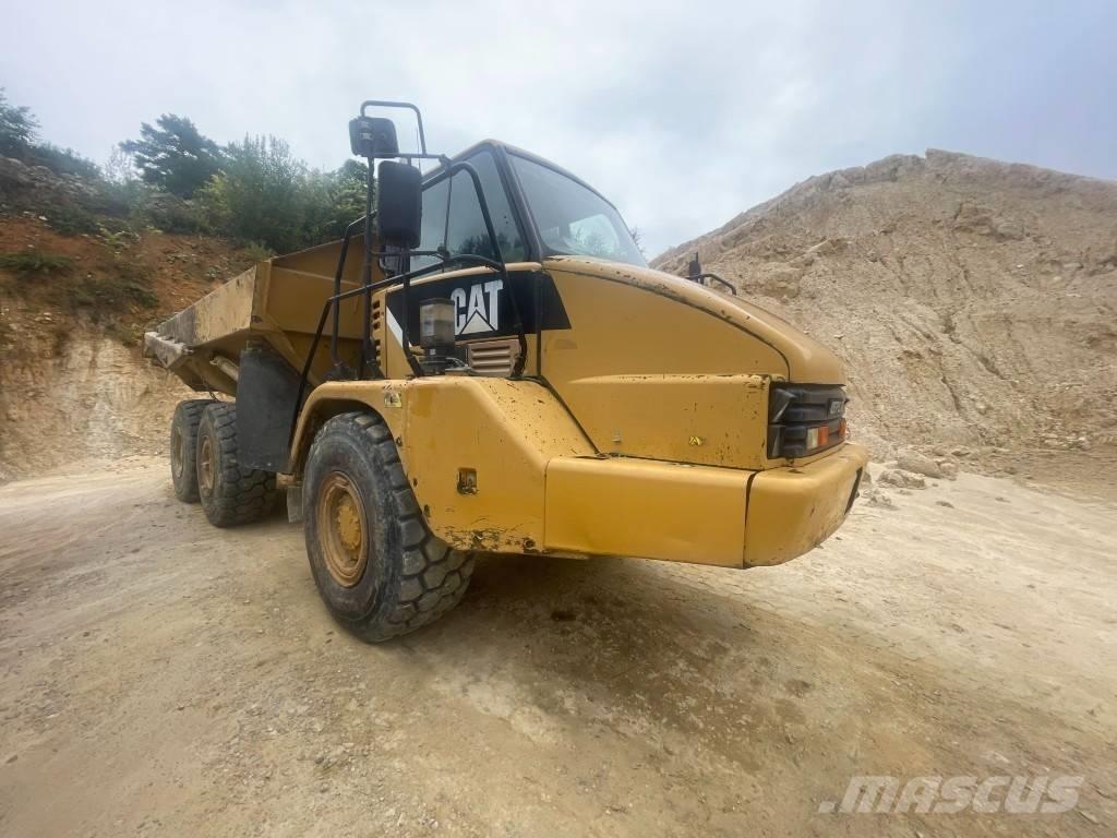 CAT 730 アーティキュレート式ダンプトラック