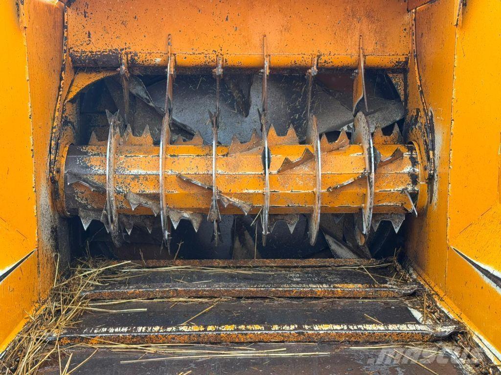 Lucas Castor+ 30R ベールシュレッダー、カッター、アンローラー