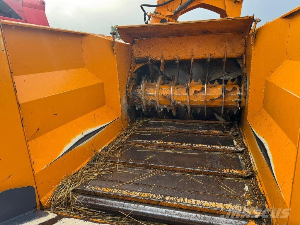 Lucas Castor+ 30R ベールシュレッダー、カッター、アンローラー