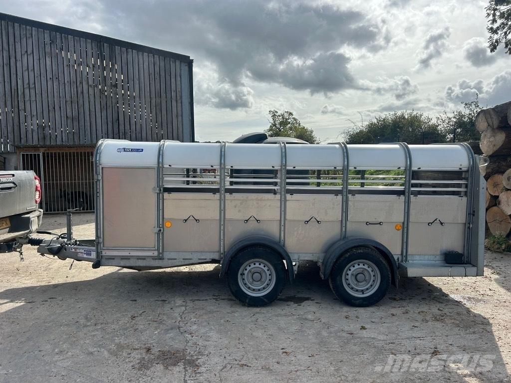 Ifor Williams TA 510 家畜輸送用トレーラー