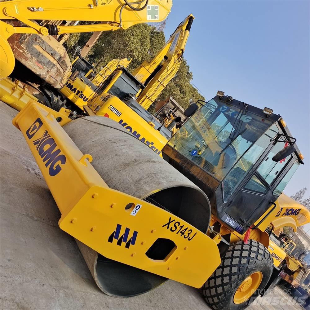 XCMG XS 142 J 振動ローラ