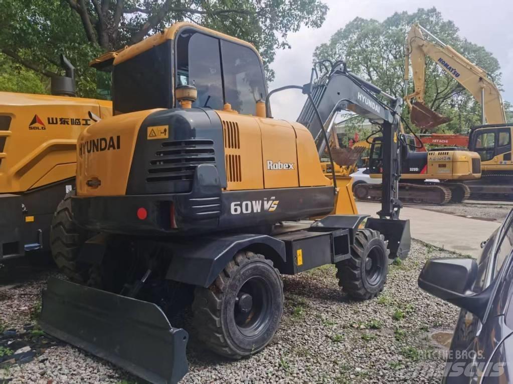 Hyundai r60w ホイール式油圧ショベル（パワーショベル・ユンボ・バックホー）