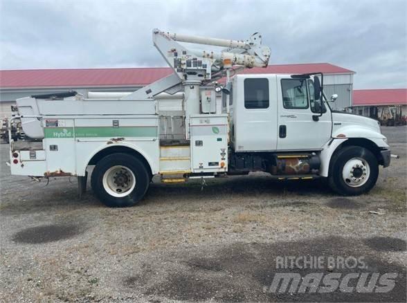 Altec TA40 トラック高所作業車