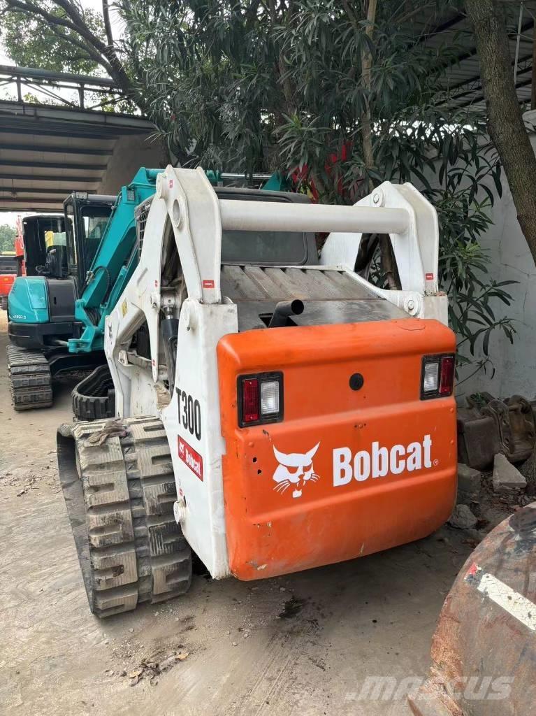 Bobcat T 300 スキッドステアローダー