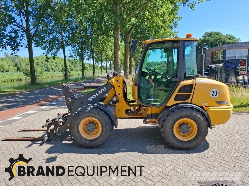 Volvo L28F ホイールローダー・タイヤショベル