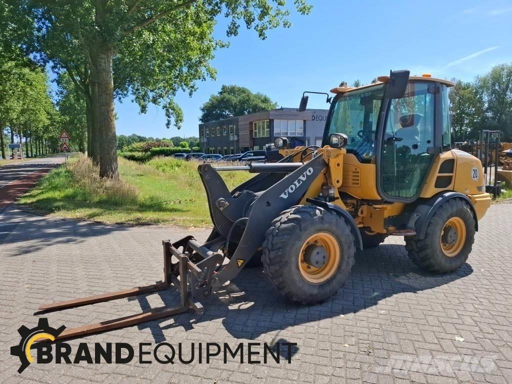 Volvo L28F ホイールローダー・タイヤショベル