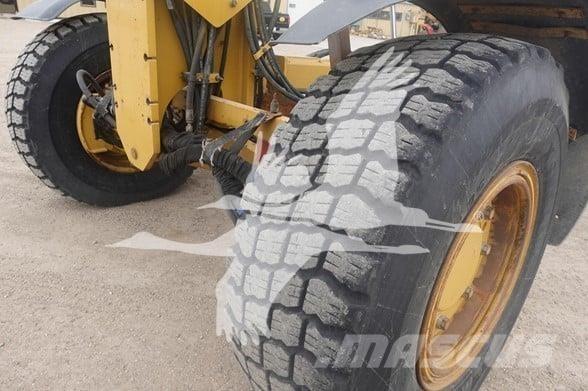 CAT 140M AWD モーターグレーダー