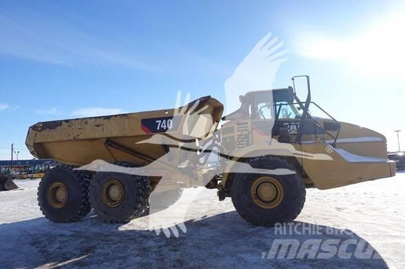 CAT 740 アーティキュレート式ダンプトラック