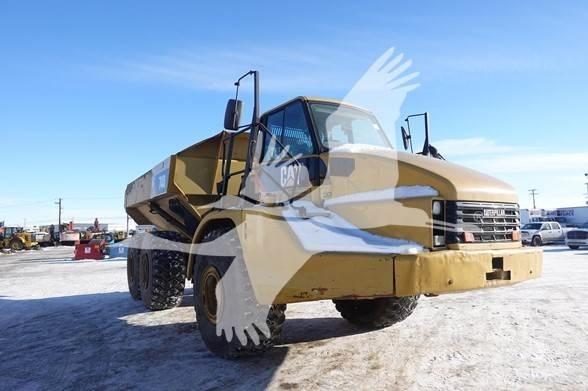 CAT 740 アーティキュレート式ダンプトラック