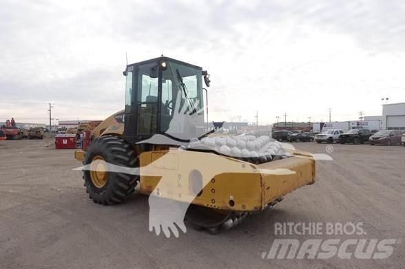 CAT CP-573E 振動ローラ