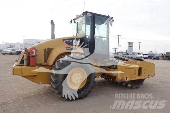 CAT CP-573E 振動ローラ