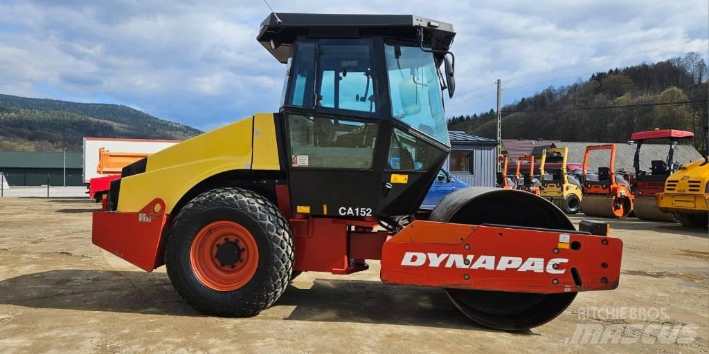 Dynapac CA 152 D 振動ローラ