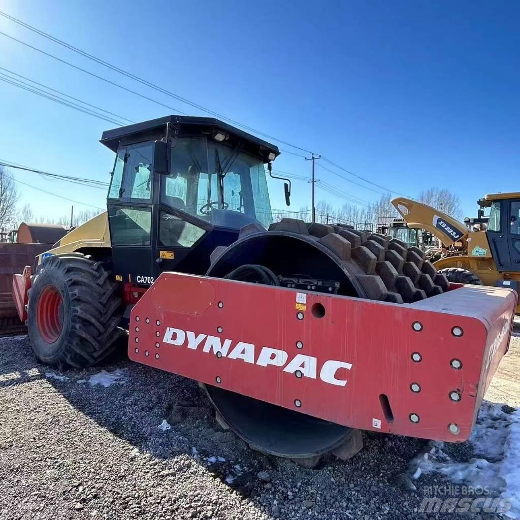 Dynapack CA702 振動ローラ