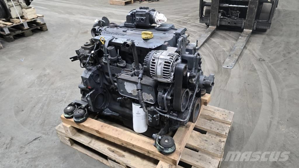 Deutz BF4M2012C エンジン