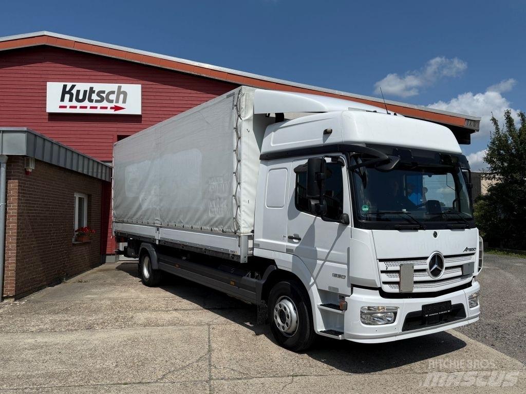 Mercedes-Benz 1530L カーテンサイダートラック