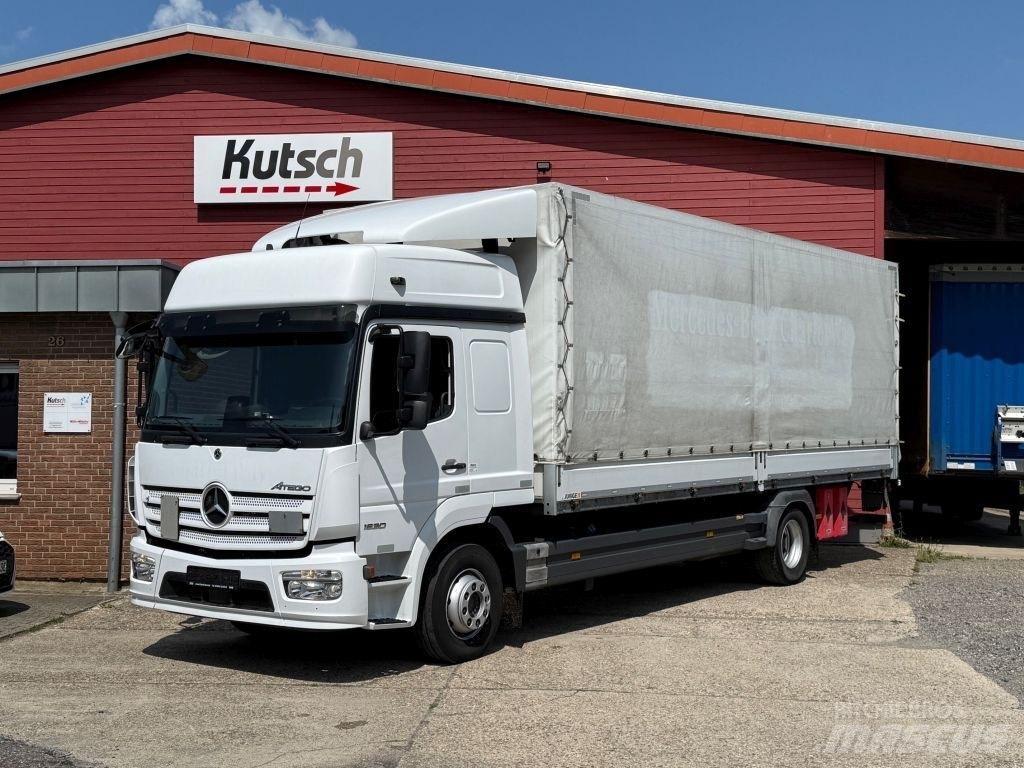 Mercedes-Benz 1530L カーテンサイダートラック