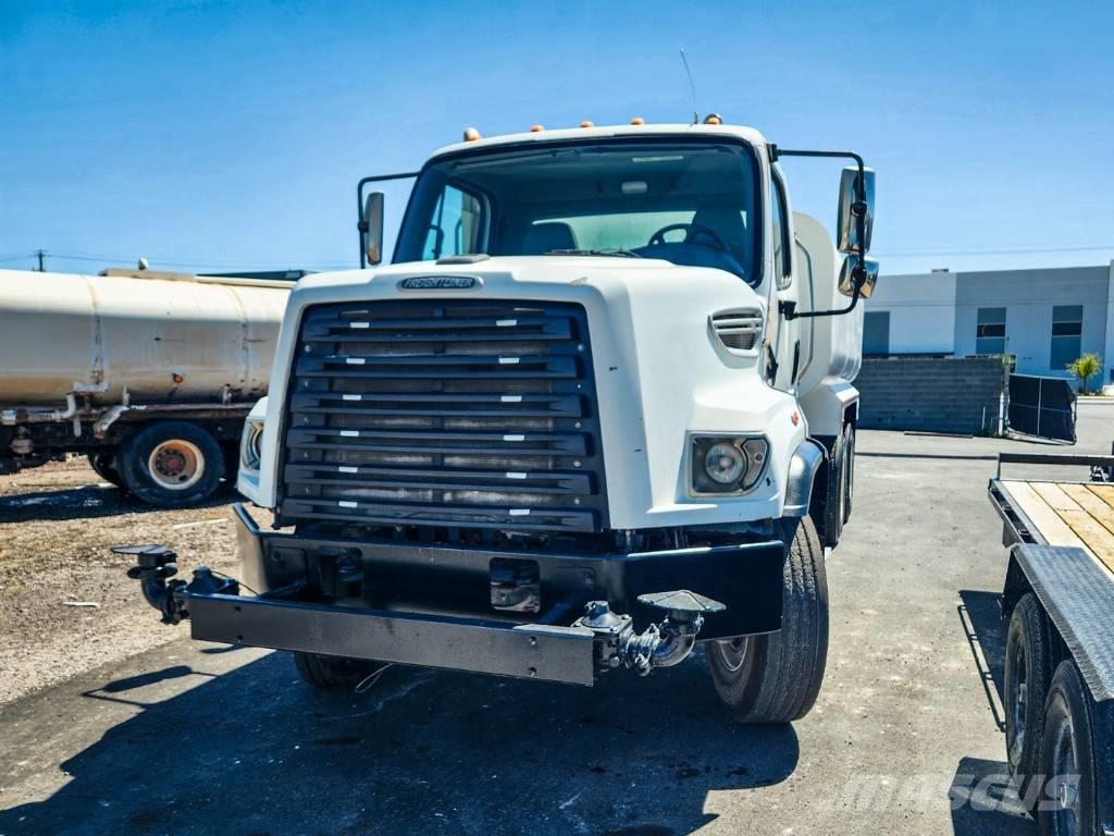 Freightliner 108 SD 給水車