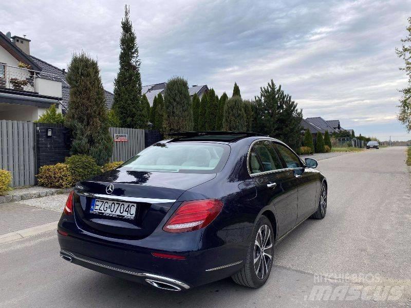 Mercedes-Benz E 300D 自動車