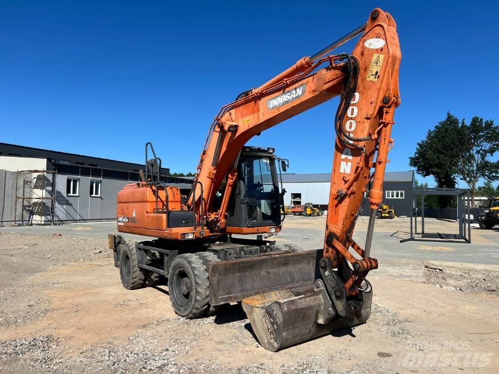 Doosan DX 140 W ホイール式油圧ショベル（パワーショベル・ユンボ・バックホー）