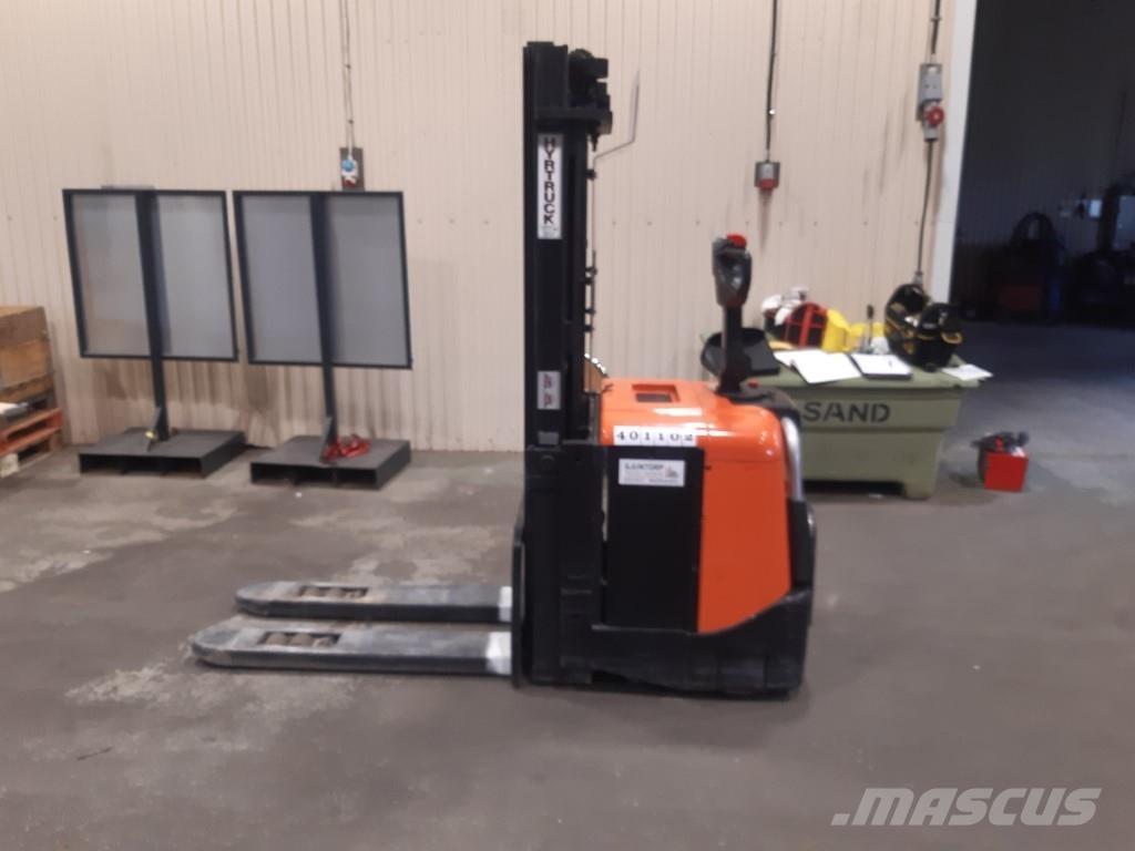 BT SPE125L 自走式スタッカー