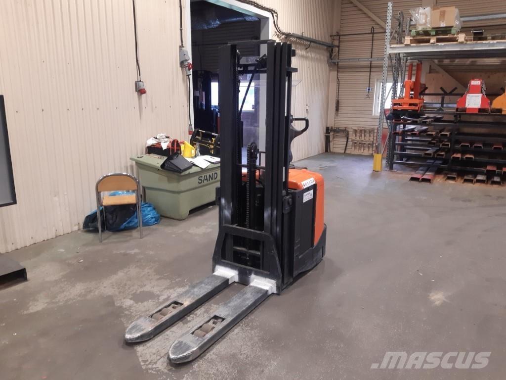 BT SPE125L 自走式スタッカー