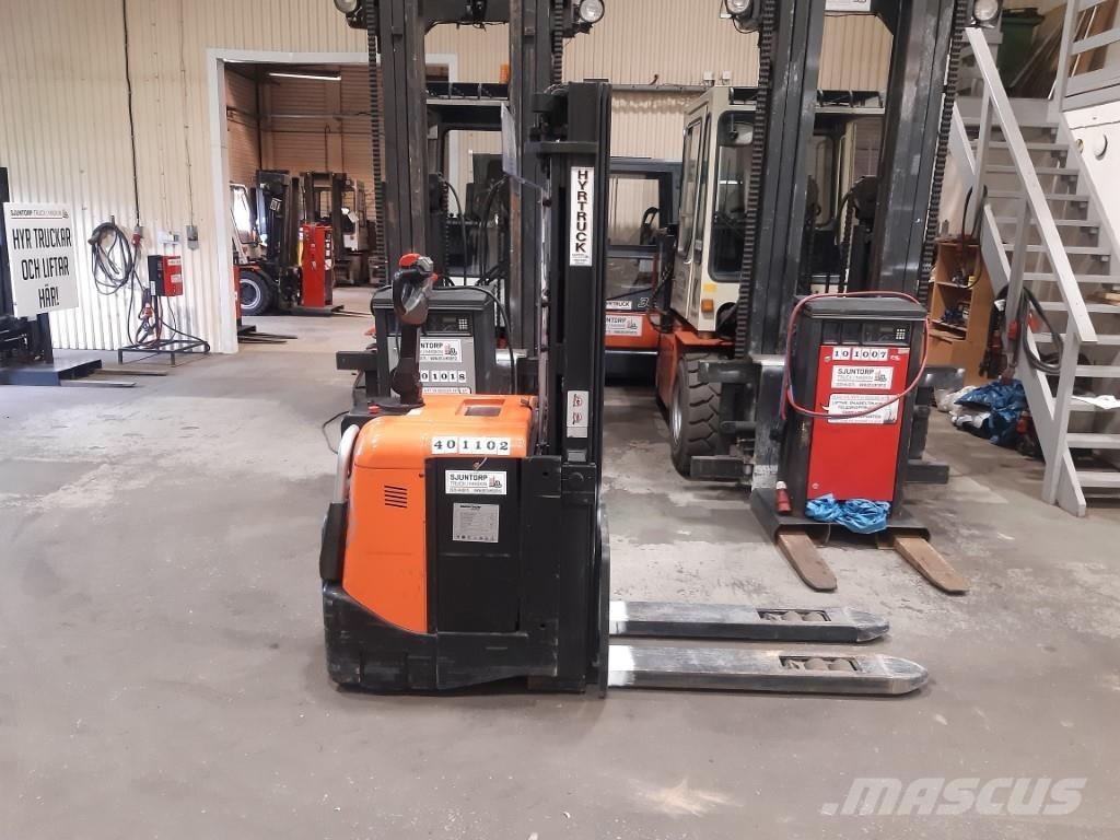 BT SPE125L 自走式スタッカー