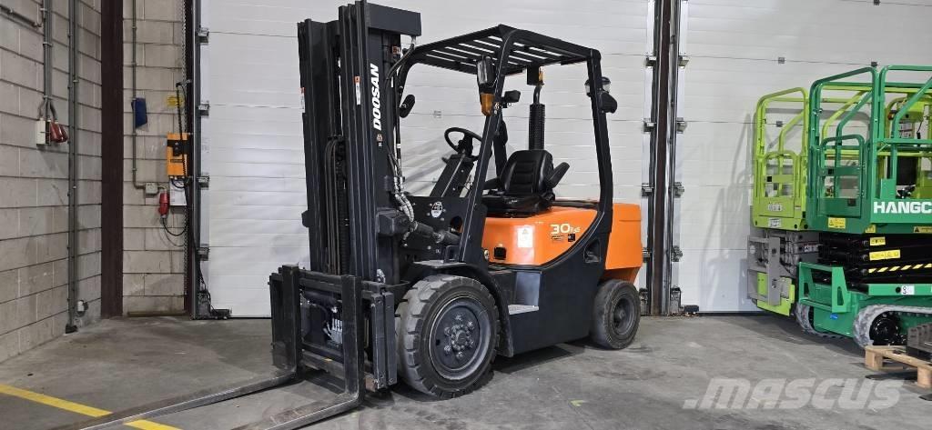 Doosan D 30 GP ディーゼル・軽油