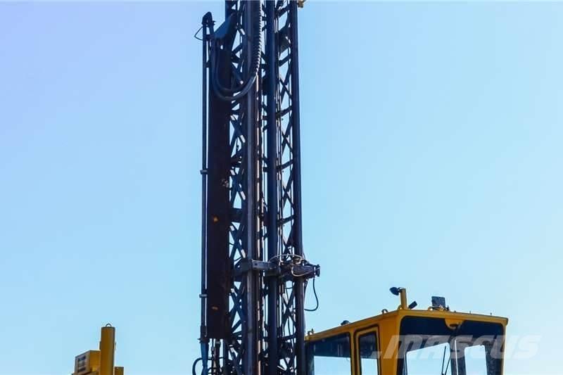 Atlas Copco DM30 サーフェイスドリルリグ