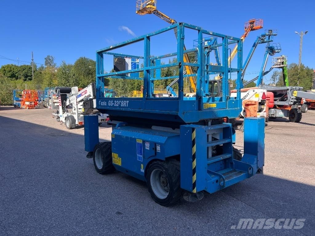 Genie GS 3268 RT シザースリフト
