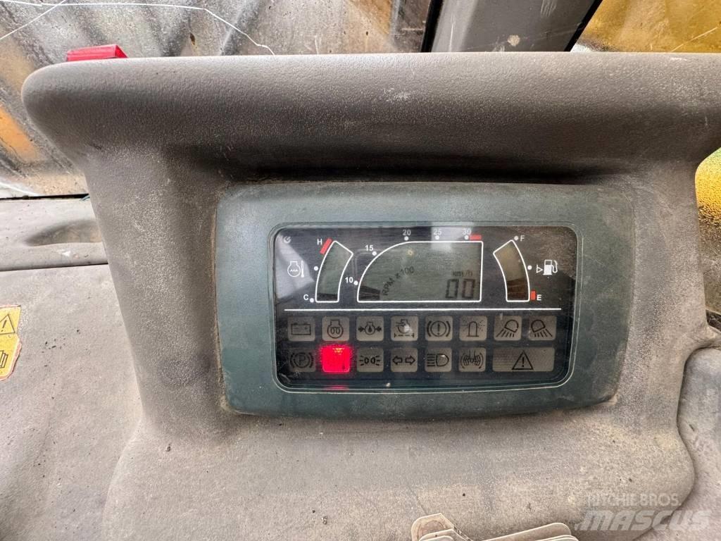 Komatsu WH 714 テレスコーピックハンドラー