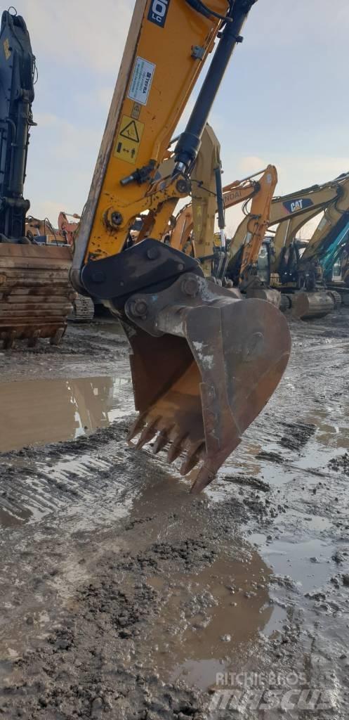 JCB JS 220 LC 大型油圧ショベル12t以上（パワーショベル・ユンボ）