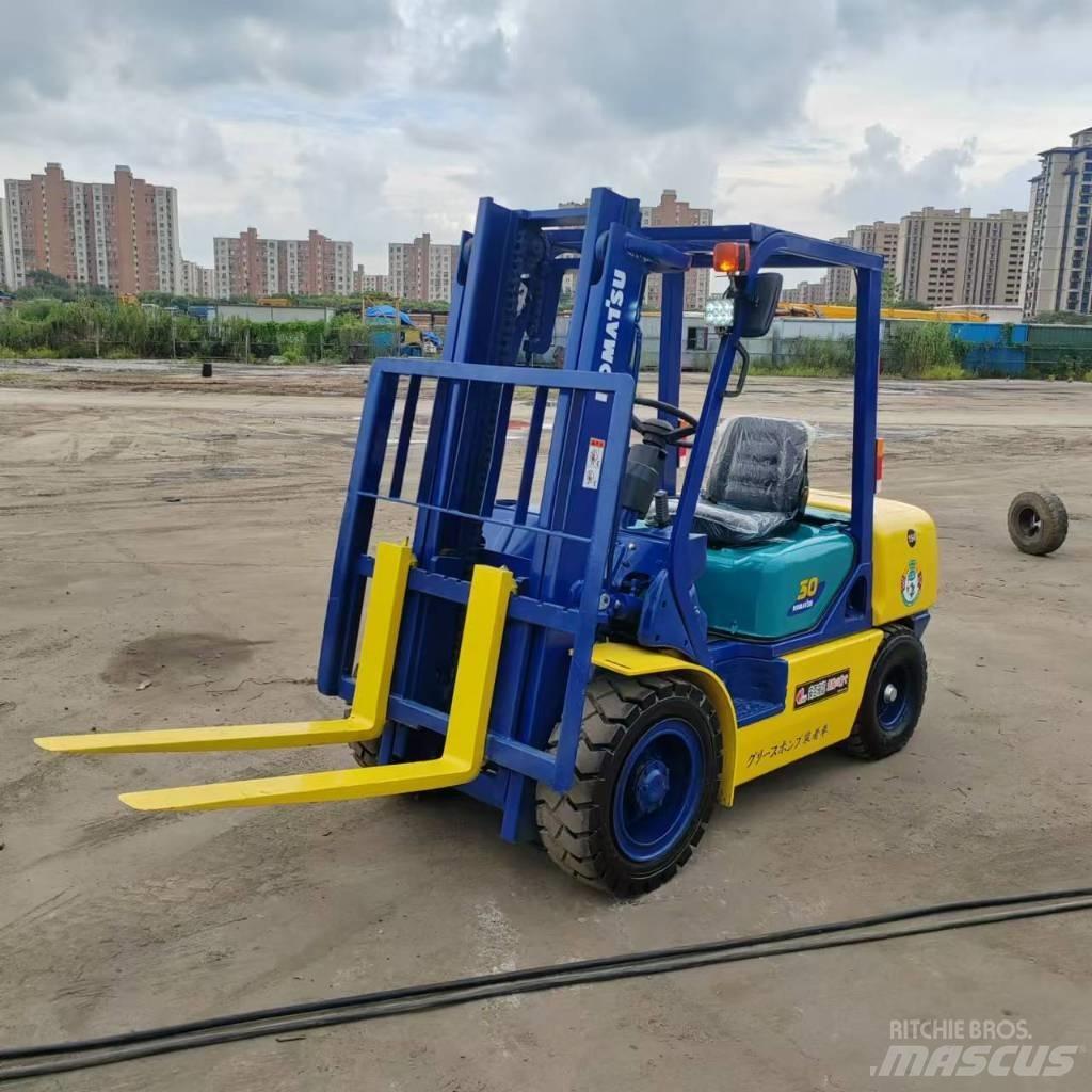 Komatsu FD 30 T-17 ディーゼル・軽油
