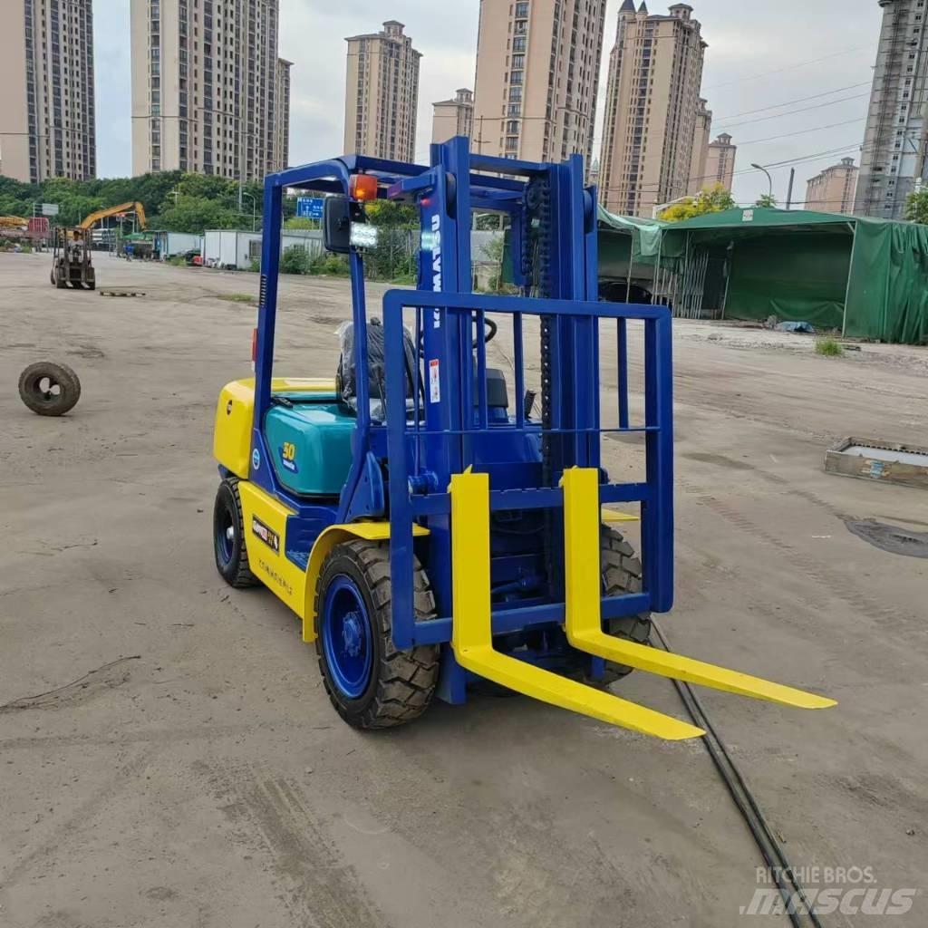 Komatsu FD 30 T-17 ディーゼル・軽油