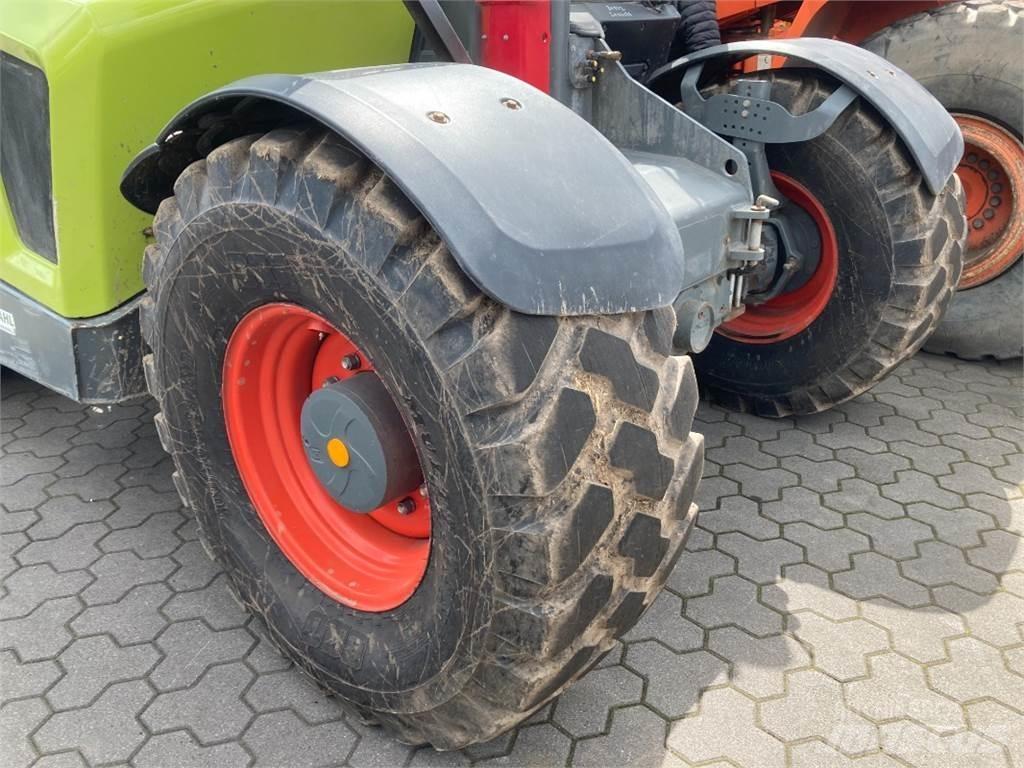 CLAAS Scorpion 756 トラクター